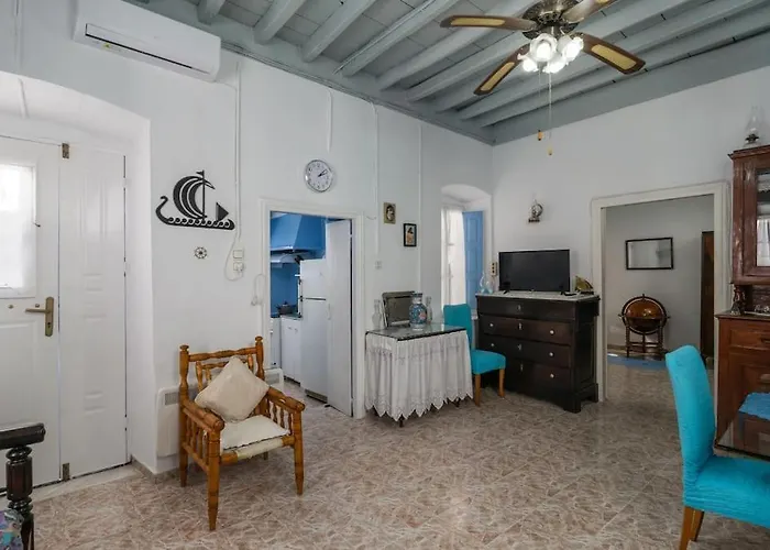 Rustic House In Plaka