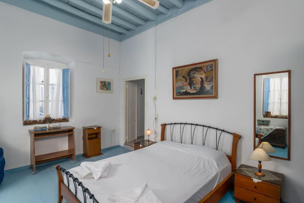 Rustic House In Plaka Holiday home *