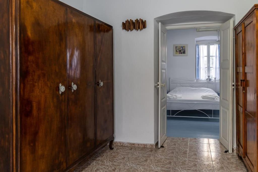 Rustic House In Plaka Plaka (Milos)